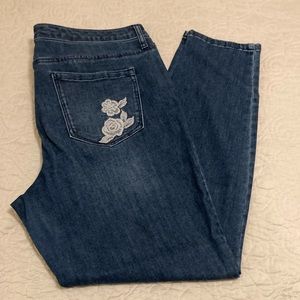 ‼️FLASH SALE‼️Crown and Ivy Size 16 Regular Women’s Skinny Jeans Denim Floral A